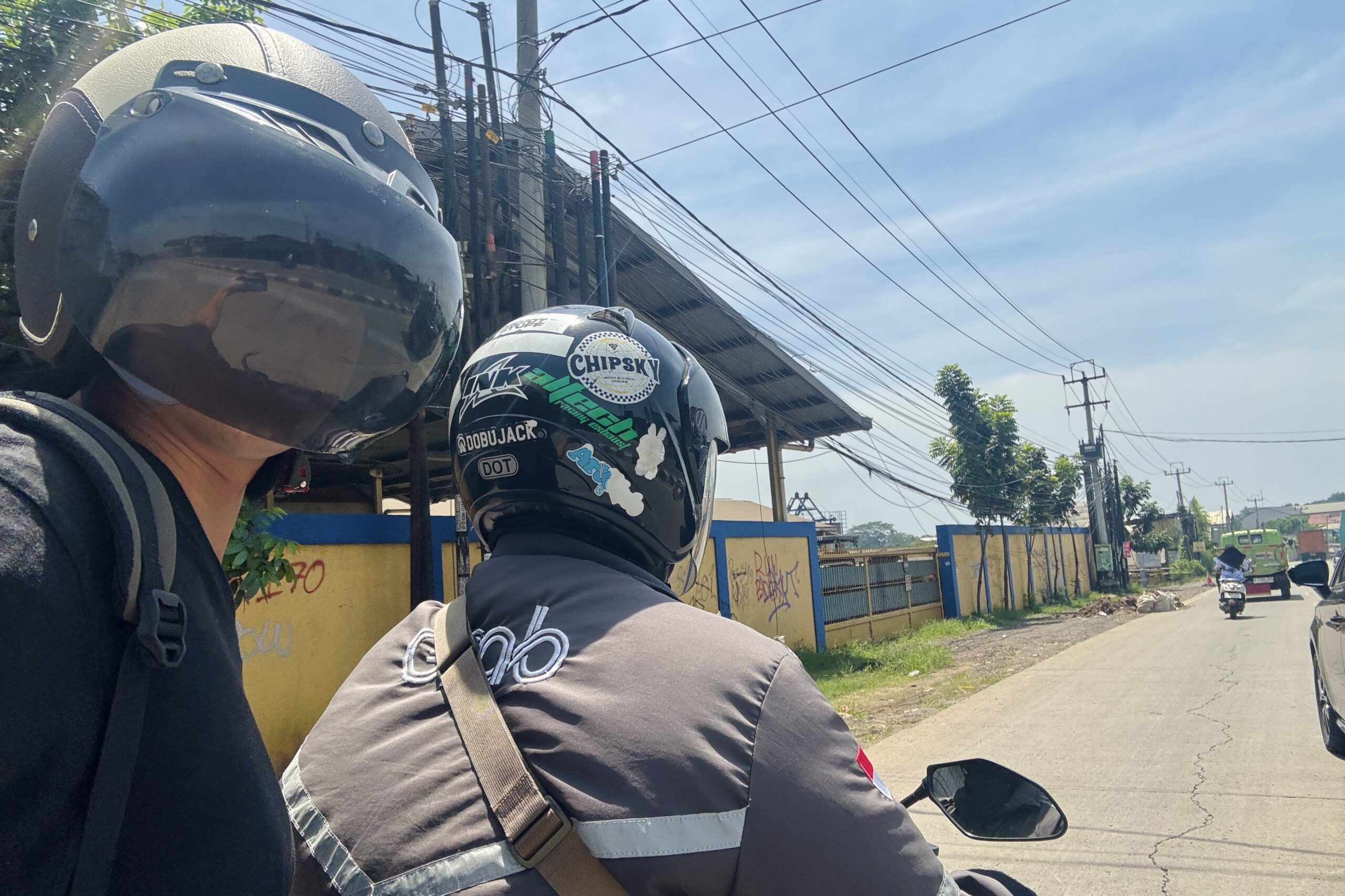 GrabバイクとKRL電車