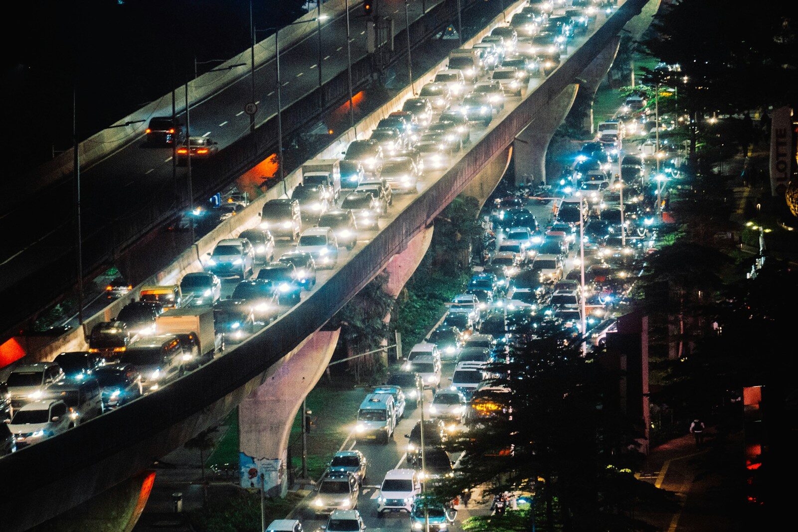 a long line of cars on a highway at night
